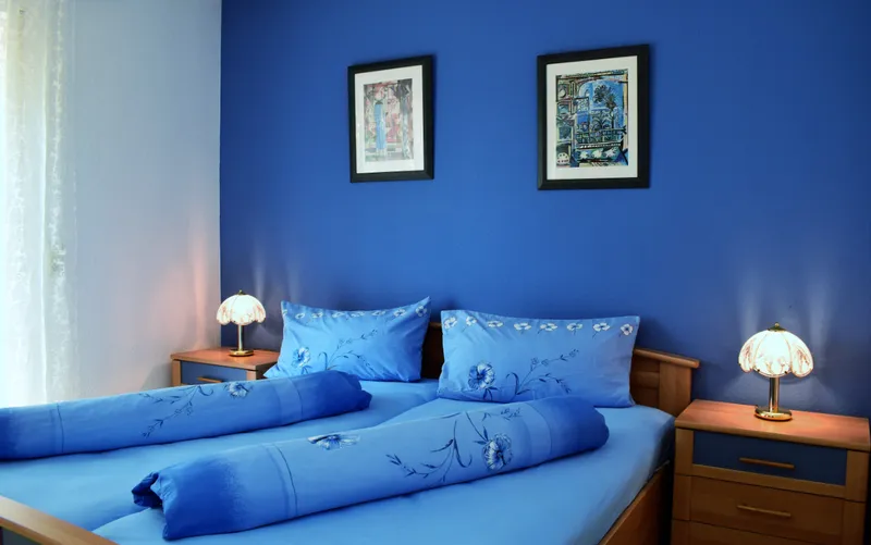 Ferienwohnungen am Jakobsweg - Schlafzimmer mit Doppelbett