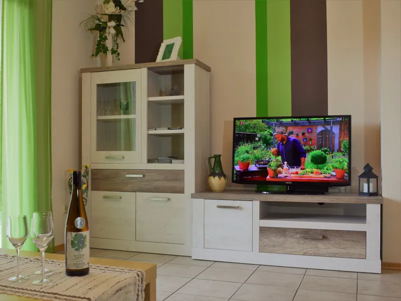 Ferienwohnungen am Jakobsweg - Wohnzimmer Wohnwand