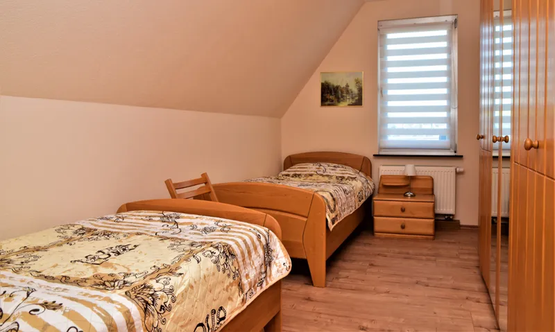 Ferienwohnungen am Stadttor - Ferienwohnung Anneliese - Schlafzimmer mit zwei Einzelbetten