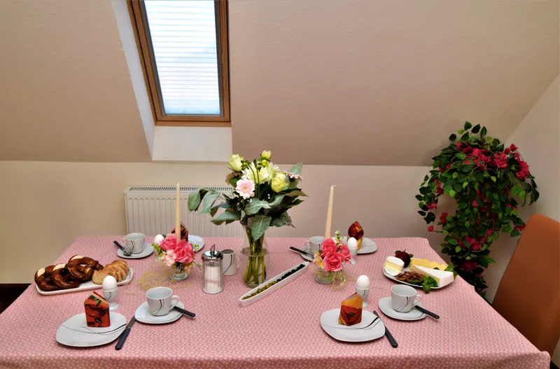 Ferienwohnungen am Stadttor - Wohnzimmer Essbereich